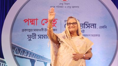 অনেক ঝড় মোকাবিলা করে পদ্মা সেতু নির্মাণ, মাথা নত করে নয়