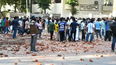 দায়িত্ব পালনকালে ১২ পুলিশ ও ২৫ সাংবাদিক আহত 