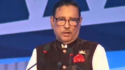 নেত্রীর পাশের চেয়ারে বসেই বলেছিলেন পাগল!