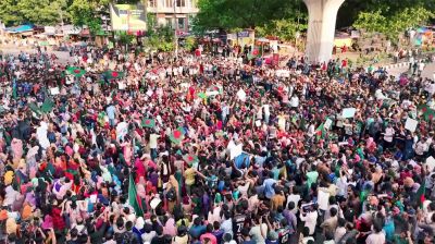 সড়ক-মহাসড়কে শিক্ষার্থীদের 'বাংলা ব্লকেড', দুর্ভোগে মানুষ