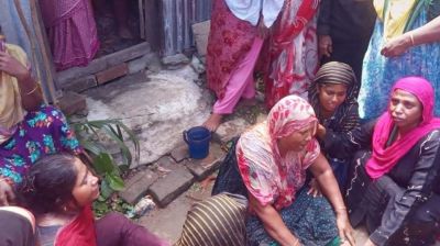 ঘরে ঝুলছিল বাবা-মায়ের মরদেহ, খাটে পড়েছিল ২ কন্যার লাশ