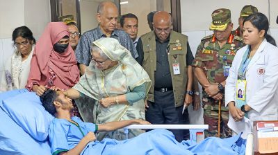 কুর্মিটোলা হাসপাতালে সহিংসতায় আহতদের পাশে প্রধানমন্ত্রী
