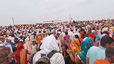 ভারতে পদদলিত হয়ে শিশুসহ শতাধিক মানুষের মৃত্যু