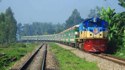 সাড়ে ৫ ঘণ্টা বন্ধ থাকার পর ট্রেন চলাচল স্বাভাবিক