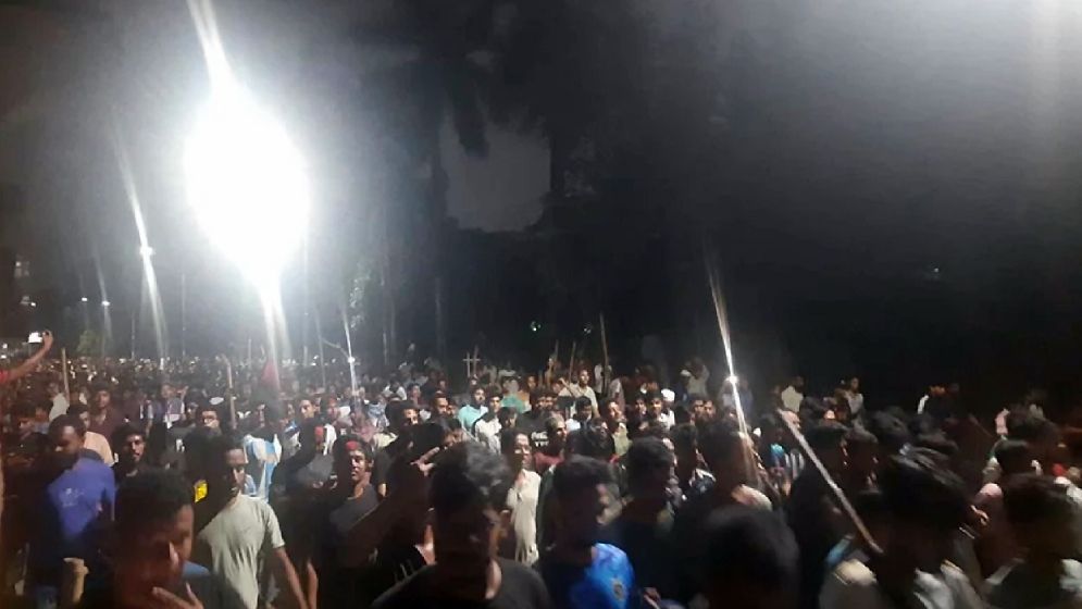 সচিবালয়ে আনসার-শিক্ষার্থীদের সংঘর্ষ, সেনা সদস্যসহ আহত ৩০