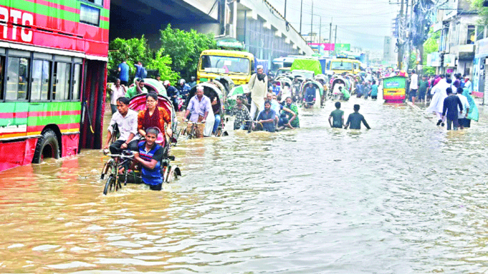 টানা বৃষ্টিতে জলজটের দুর্ভোগ