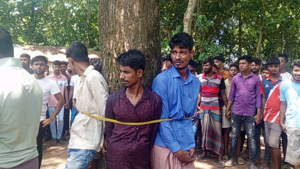 তিতাসে ত্রাণ দেয়ার নামে মানসিক প্রতিবন্ধী নারীকে গণধর্ষণ, আটক ৬