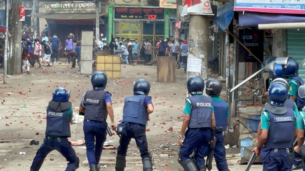 সারাদেশে দিনভর সংঘর্ষে পুলিশসহ ১০৩ জন নিহত