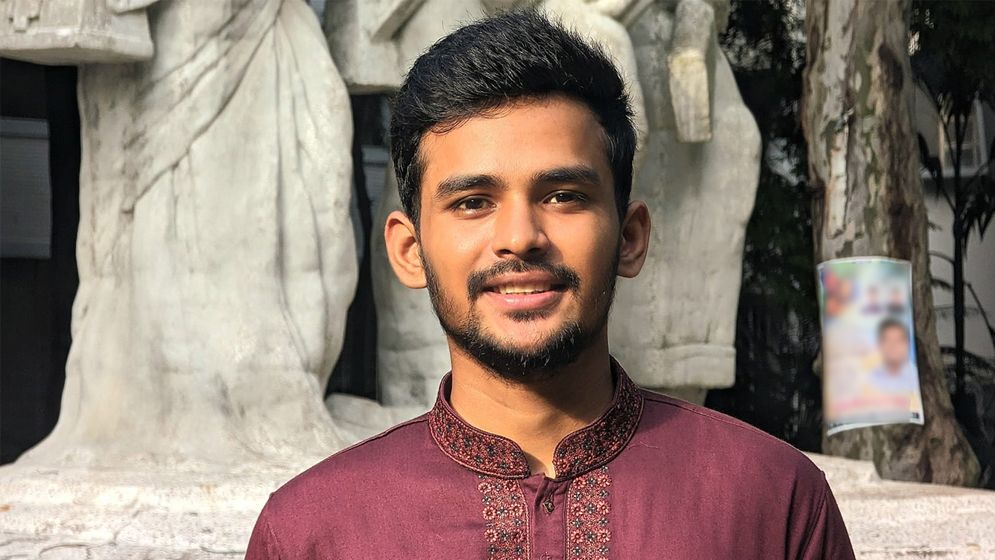 প্রথম মাসের বেতন বন্যার্তদের দেয়ার ঘোষণা উপদেষ্টা আসিফের