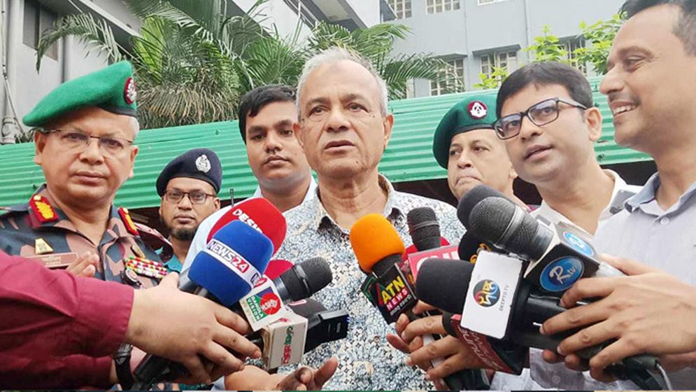 বিজিবি হাসপাতালে আহতদের বিশ্বমানের চিকিৎসা দেয়া হচ্ছে : স্বরাষ্ট্র উপদেষ্টা