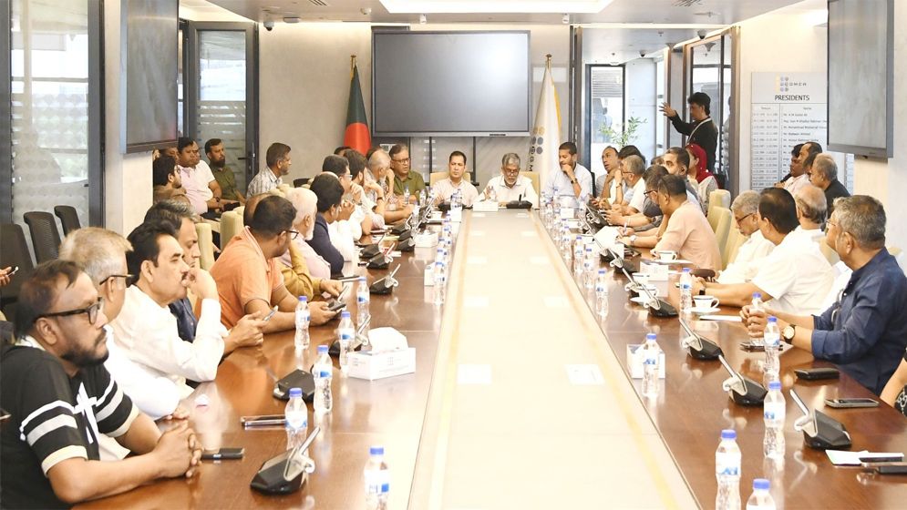 পোশাক শিল্পের সার্বিক পরিস্থিতি নিয়ে বিজিএমইএ কার্যালয়ে বৈঠক