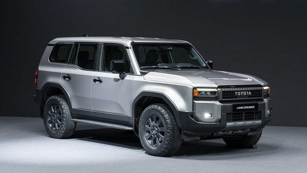 এমপিদের জন্য আনা ৪৪ বিলাসবহুল গাড়ি আটকে দিলো কাস্টমস