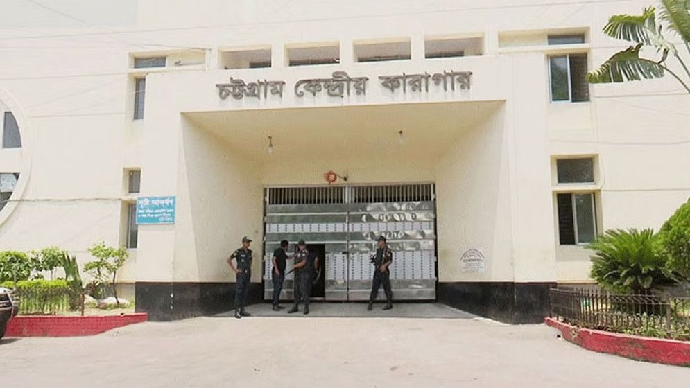 চট্টগ্রামে কেন্দ্রীয় কারাগারে ব্যাপক গোলাগুলি