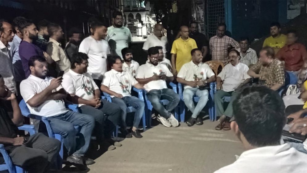 টিম গঠন করে পুরান ঢাকায় মন্দির পাহারা দিচ্ছে জবি ছাত্রদল