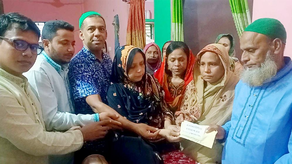 কবি নজরুল কলেজের নিহত চার শিক্ষার্থীর পরিবারের পাশে কলেজ প্রশাসন
