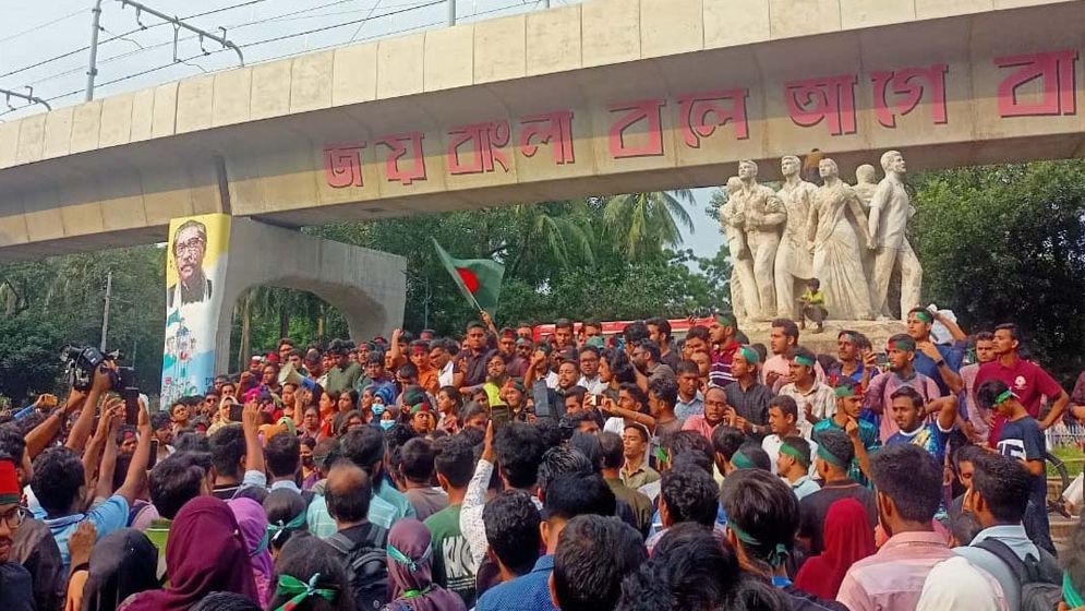 আবারো উত্তাল ঢাবি ক্যাম্পাস