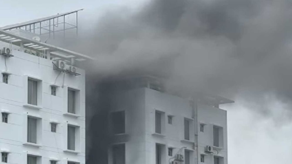 ধানমন্ডিতে আবাসিক ভবনে লাগা আগুন নিয়ন্ত্রণে