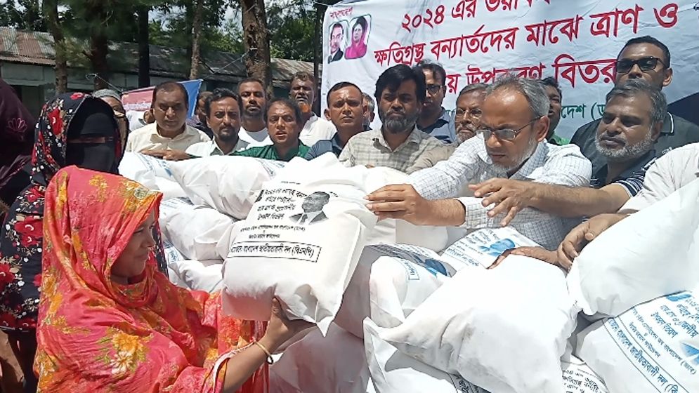নোয়াখালীতে বন্যার পানি কমতে শুরু করেছে, এখনো পানিবন্দি লাখ লাখ মানুষ