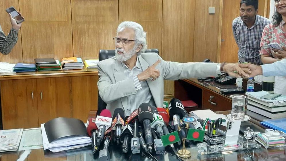 ডেঙ্গু নিয়ন্ত্রণ নিয়ে যা জানালেন উপদেষ্টা হাসান আরিফ