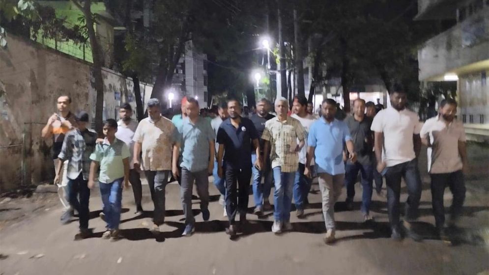 শেখ হাসিনার পদত্যাগে জবিতে ছাত্র-শিক্ষকের বিজয় মিছিল