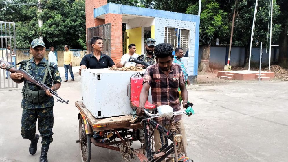 লুট হওয়া কমিউনিটি ব্যাংকের এটিএম বুথ উদ্ধার