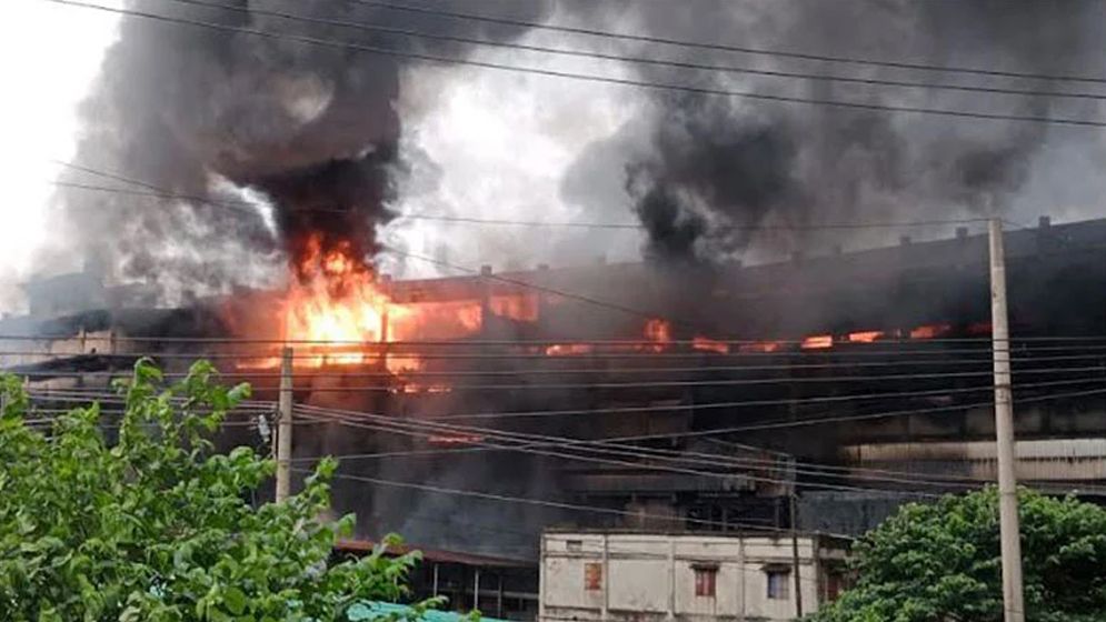 গাজী টায়ার কারখানার আগুন নিয়ন্ত্রণে