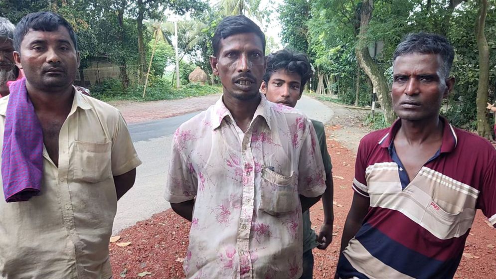 নরসিংদীতে মালিক-চালকের হাত-পা বেঁধে গরু বোঝাই ট্রাক ছিনতাই