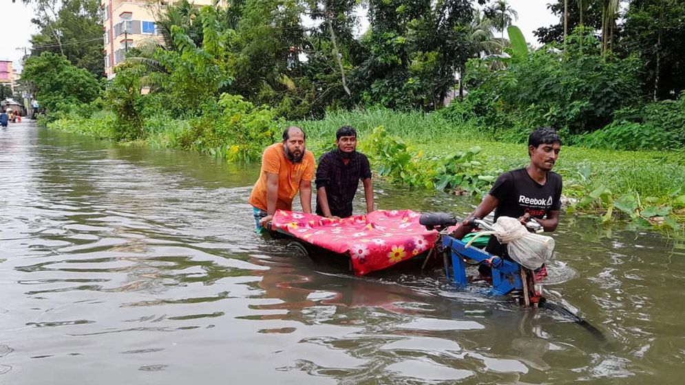 বিদ্যুৎ সংযোগ সচল করতে গিয়ে ৩ জনের মৃত্যু