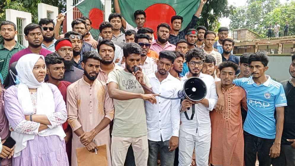 লুটপাট-অগ্নিসংযোগের দায় নেবে না বৈষম্যবিরোধী ছাত্র আন্দোলনকারীরা