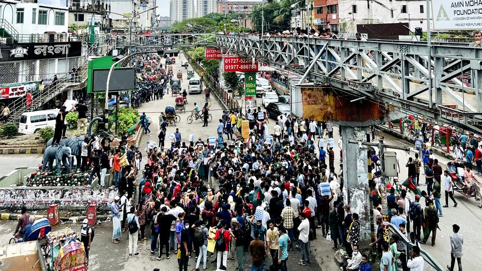 ফের সায়েন্সল্যাব মোড় অবরোধ আন্দোলনকারীদের