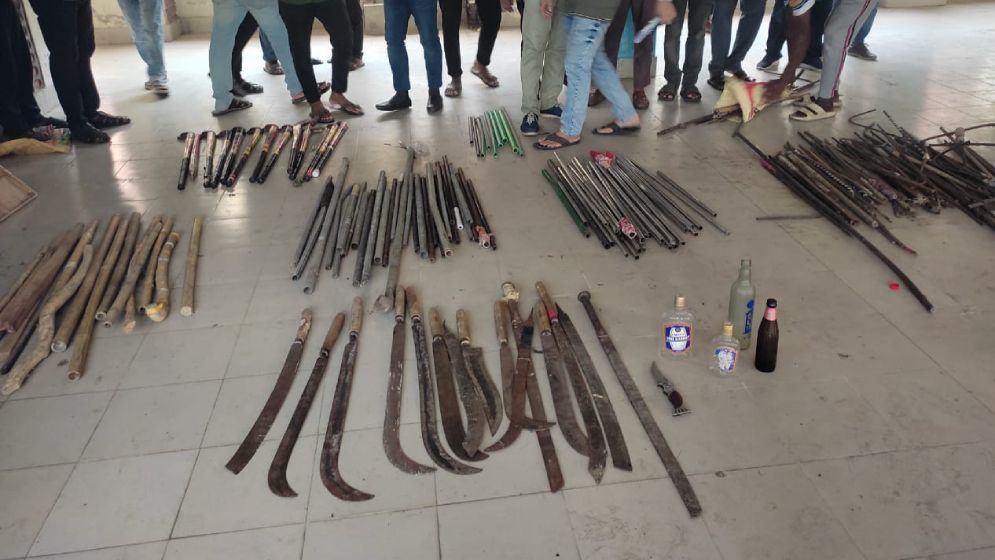 দেশীয় অস্ত্র ও পেট্রোল বোমা উদ্ধার