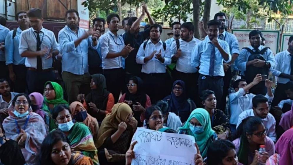ডাচ্ বাংলা’র কর্মকর্তা-কর্মচারীদের কর্মবিরতি