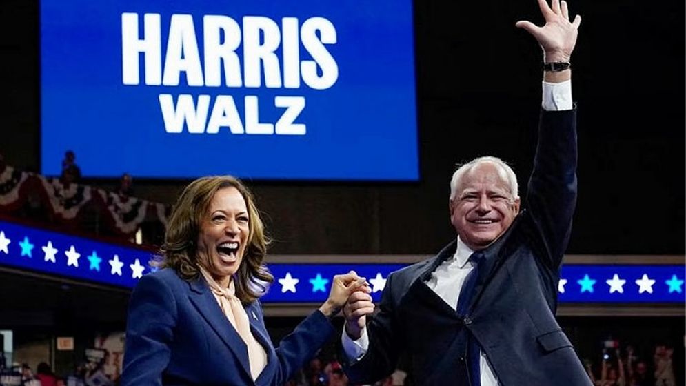 স্কুল শিক্ষককে রানিংমেট হিসেবে বেছে নিলেন কমলা