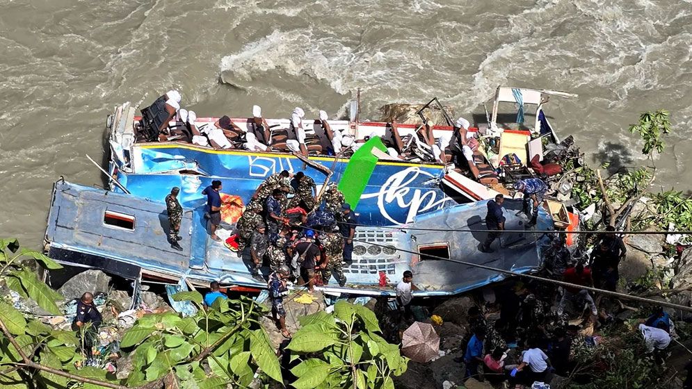 নেপালে সড়ক দুর্ঘটনায় ২৭ ভারতীয় নিহত 