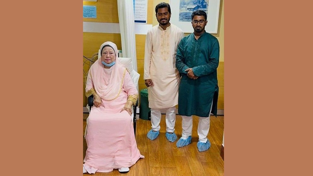এবার খালেদা জিয়ার সঙ্গে হাসপাতালে দেখা করলেন নুর