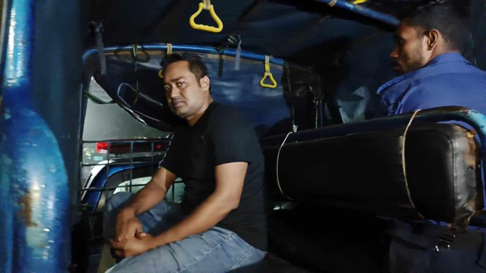 ভারতে যাওয়ার পথে নিজাম হাজারীর দেহরক্ষী আটক