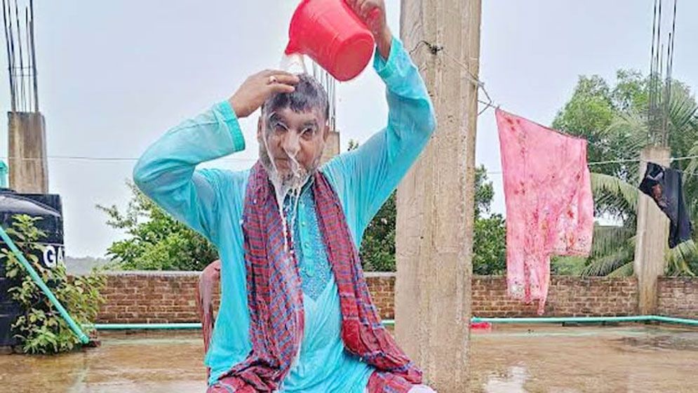 দুধ দিয়ে গোসল করে দল ছাড়লেন আওয়ামী লীগ নেতা