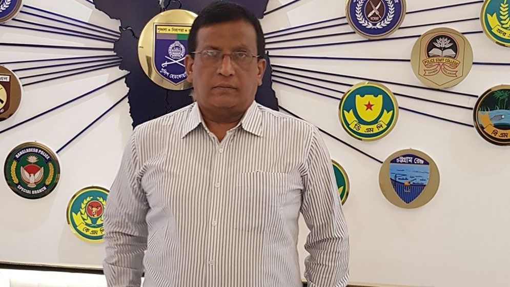 স্বেচ্ছায় অবসরে অতিরিক্ত ডিআইজি মনিরুজ্জামান, যা লিখলেন আবেদনপত্রে