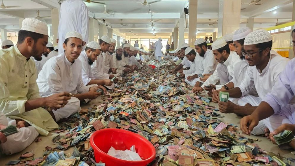 পাগলা মসজিদের দানবাক্সে এবার ২৮ বস্তা টাকা