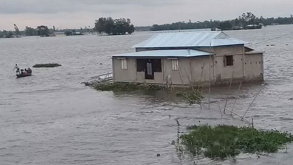 বন্যায় ক্ষতিগ্রস্তদের সহায়তায় ১ দিনের বেতন দিল দক্ষিণ সিটি করপোরেশন