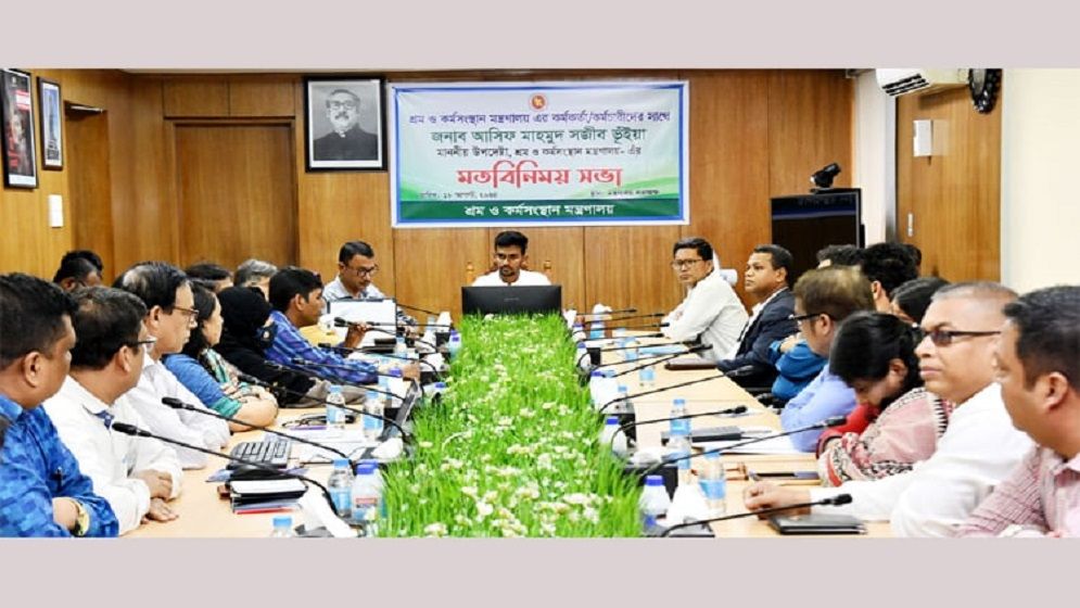 শ্রম ও কর্মসংস্থান মন্ত্রণালয়ের কর্মকর্তা-কর্মচারিদের যে নির্দেশনা দিলেন উপদেষ্টা