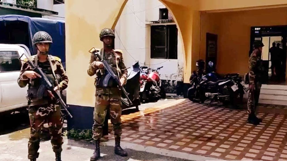 সরকার পতনের পর সেনানিবাসে আশ্রয় নিয়েছিলেন কারা, জানাল আইএসপিআর 