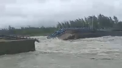 মুছাপুর রেগুলেটরে ধস, ৫ জনের মৃত্যু
