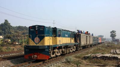 ১৪ দিন পরে ঘুরলো ট্রেনের চাকা 