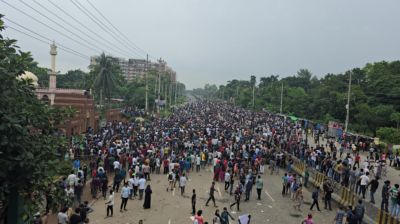 শাহবাগ অভিমুখে মানুষের ঢল