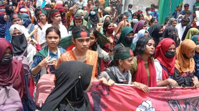 পদত্যাগের খবরে বিজয় মিছিল