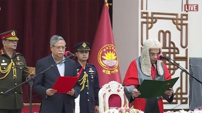 শপথ নিলেন প্রধান বিচারপতি সৈয়দ রেফাত আহমেদ