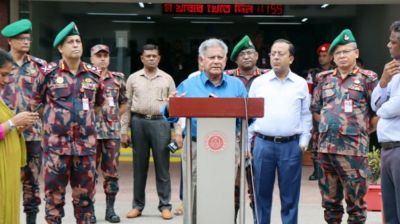 পিলখানায় গিয়ে বিজিবির উদ্দেশে যা বললেন স্বরাষ্ট্র উপদেষ্টা