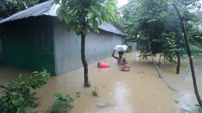 ভেঙেছে গোমতীর বাঁধ, ডুবে যাওয়ার শঙ্কায় কুমিল্লা শহর