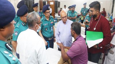 পুলিশকে নিয়ে যে মন্তব্য করলেন মুক্তিযুদ্ধ উপদেষ্টা
